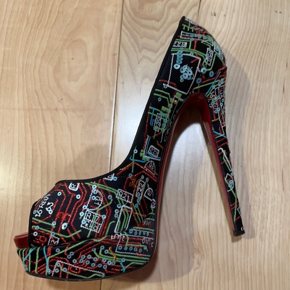 Christian Louboutin Peep toes Sz 39 - Picture 1 of 3